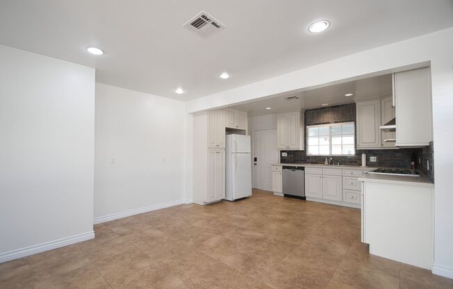 2 Bed 2 Bath Home For Lease