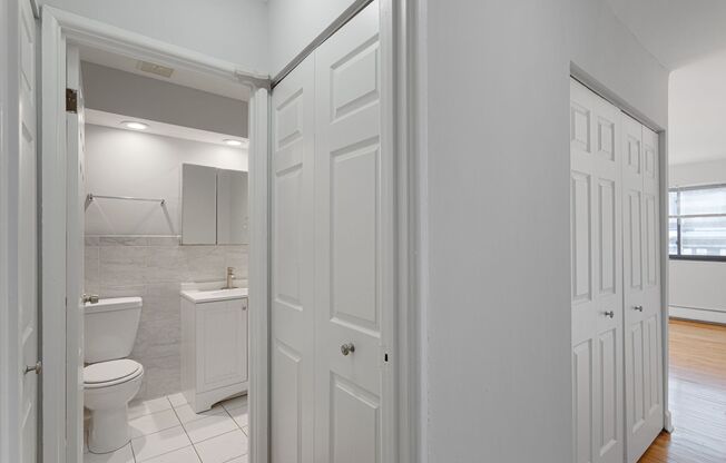 Studio, 1 bath, 275 sqft, $1,375, Unit 533