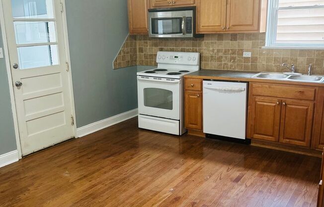 Gorgeous 3 Bed 1 Bath Rent Ready Home!