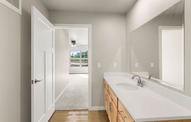 1 bed, 1 bath, 1,021 sqft, $1,549.99, Unit 194-05