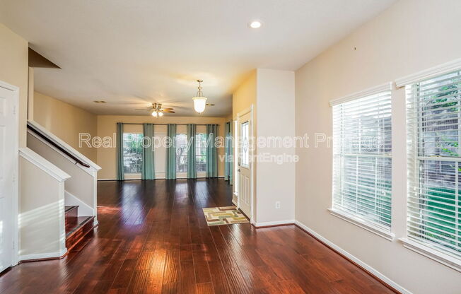 1719 VLG TOWNHOUSE DR