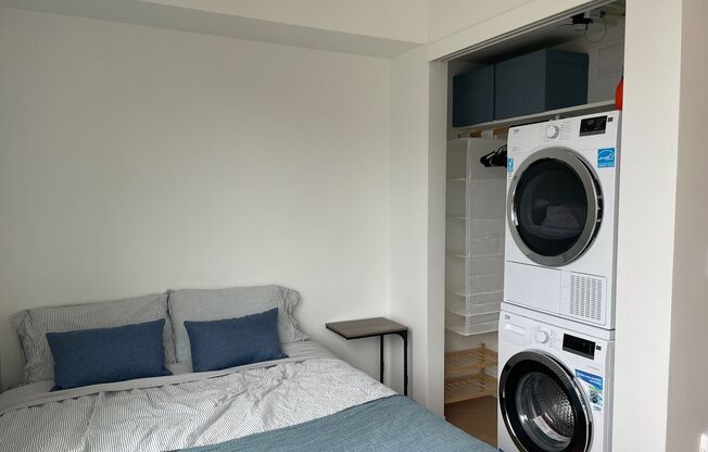 Studio, 1 bath, 241 sqft, $1,825, Unit 402