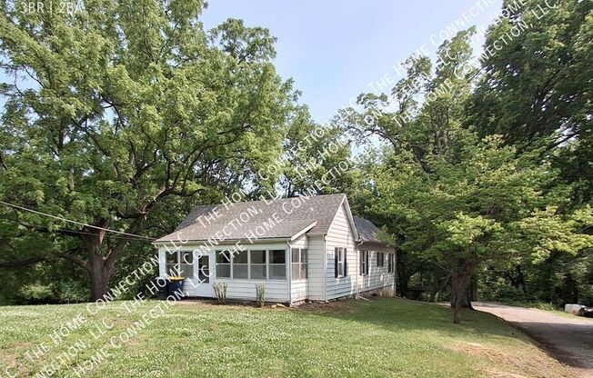1015 NE RUSSELL RD