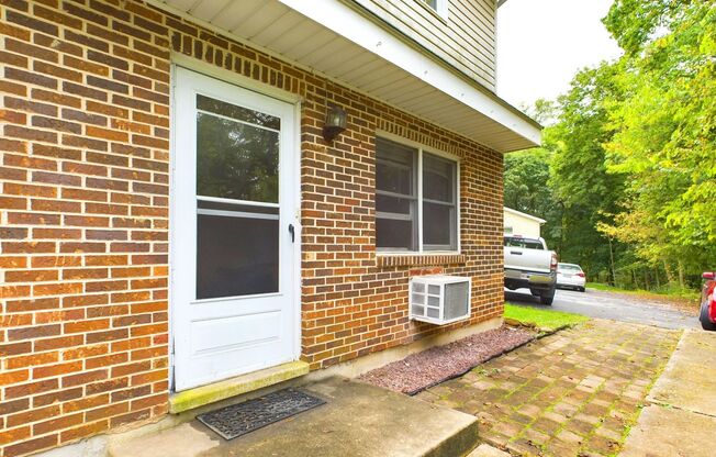 Recently Renovated Cozy 2 bedroom Apartment Home Located in Dallastown School District