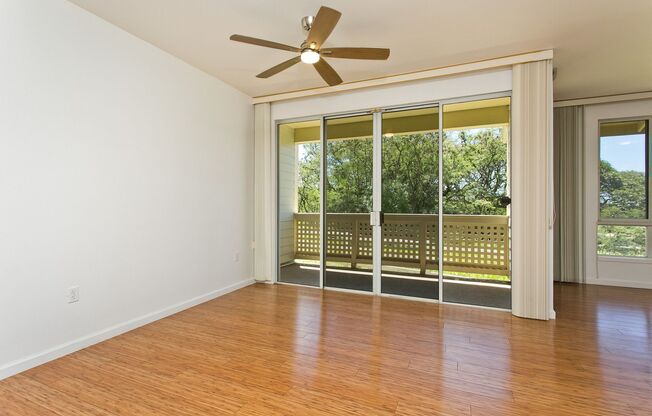 3 BED, 2 BATH 2 PARKING IN GATED MOANALUA VILLAGE