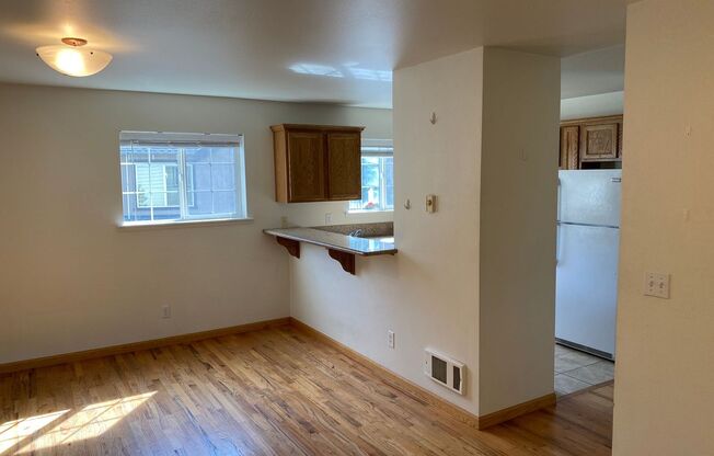 2 beds, 1 bath, 871 sqft, $1,625, Unit #7