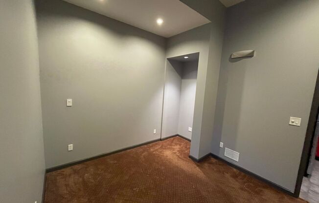 1 bed, 1 bath, 900 sqft, $1,295, Unit 1R