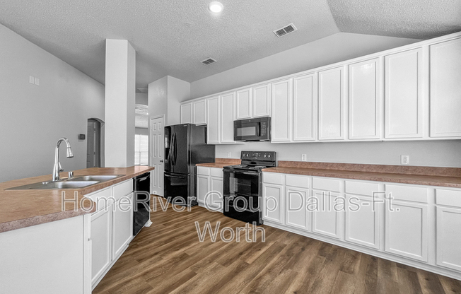 3318 LOCHWOOD DR