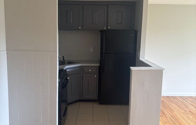 1 bed, 1 bath, 700 sqft, $1,200, Unit 303