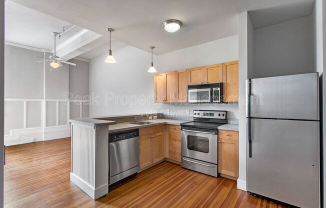2 beds, 2 baths, 914 sqft, $1,650, Unit Apt 34