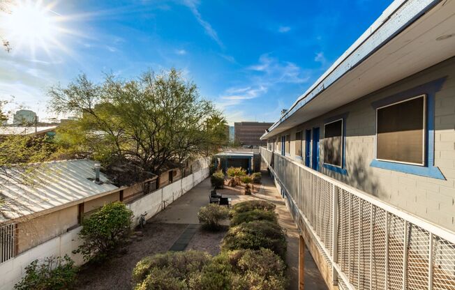 Studio, 1 bath, 400 sqft, $749, Unit 01