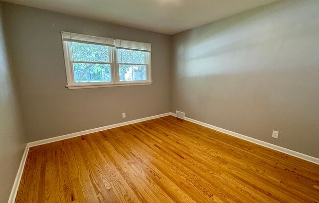 1436 Plymouth SE- Corner lot, Laundry, Garage. OPEN HOUSE 7/24 4-6pm