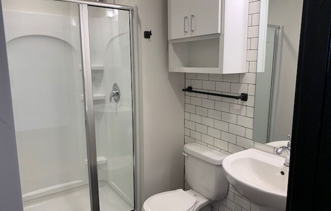 1 bed, 1 bath, 787 sqft, $1,200, Unit Room 005