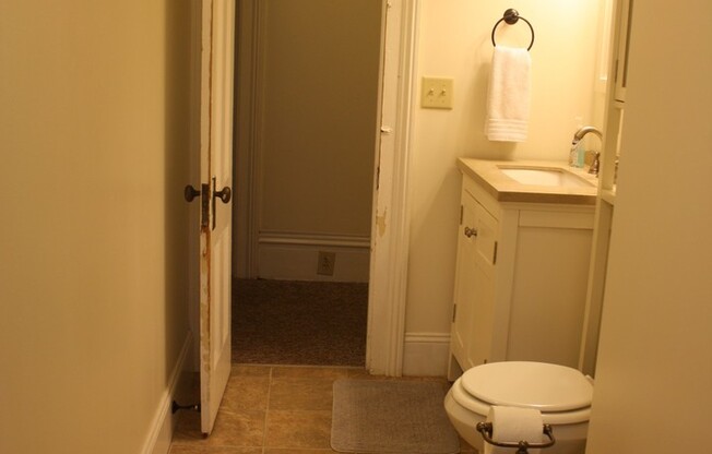 2 beds, 1 bath, $1,900, Unit Apt 4