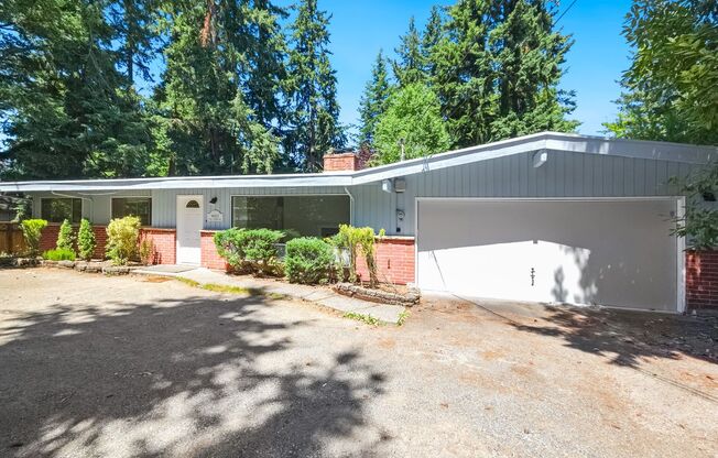 New Kitchen!! Beautiful family home w/extra room/close MS,Trader Joe's, and highway