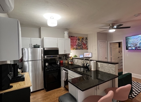 1 bed, 1 bath, 500 sqft, $2,300, Unit 1