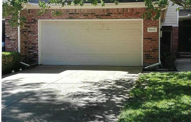 8609 HUNTERS TRCE LN