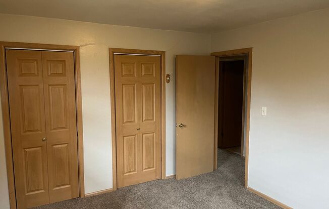 2 beds, 1 bath, $995, Unit 5875-4