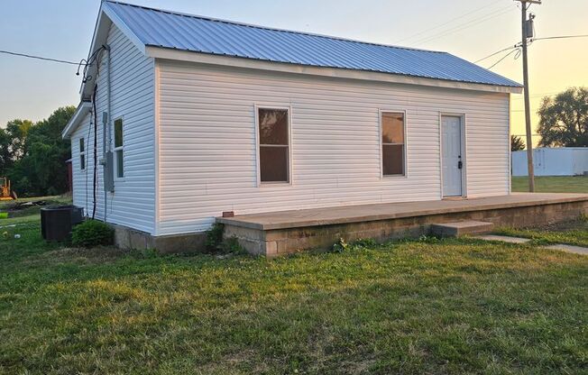 Newly Renovated 3  bed, 1 Bath Home