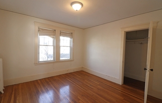 2 beds, 1 bath, $2,700, Unit 52