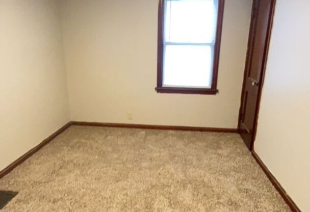 2 beds, 1 bath, $1,200