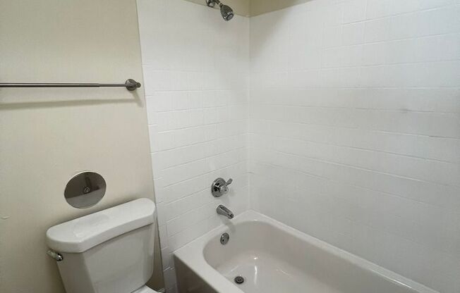 2 beds, 2 baths, 1,037 sqft, $1,900, Unit 1003 C #3B