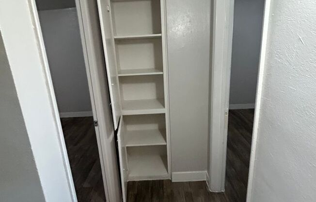 2 beds, 1 bath, 810 sqft, $1,195, Unit 75