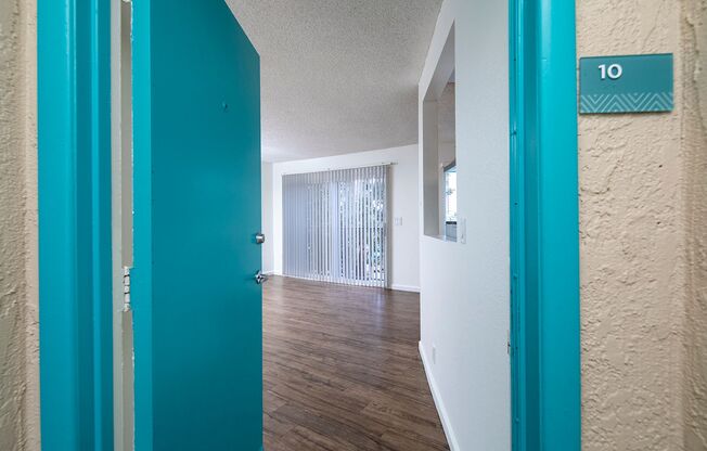 2 beds, 2 baths, 987 sqft, $2,895, Unit 40-10