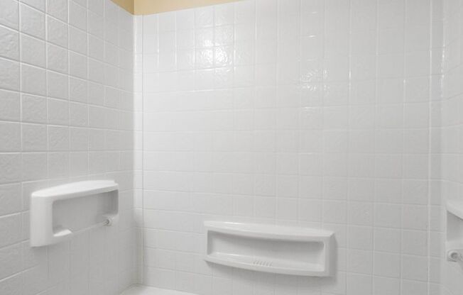 2 beds, 1 bath, 950 sqft, $999, Unit 110 L