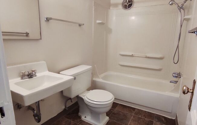 Studio, 1 bath, 575 sqft, $1,075