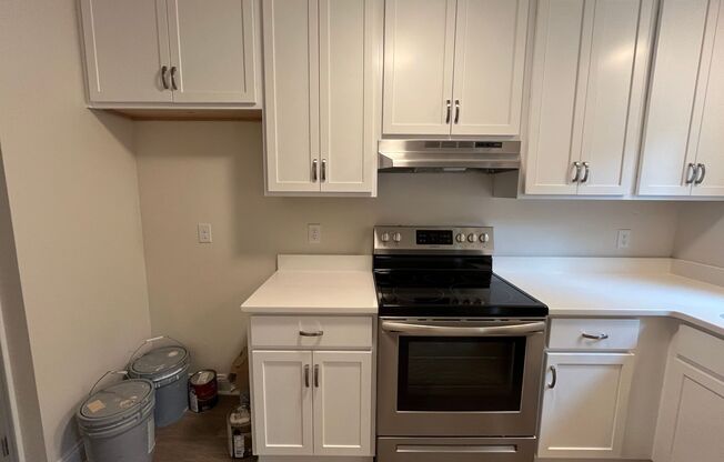 **OFFERING REFUNDABLE APPLICATION FEES** Newly Remodeled 3BD, 1.5BA Raleigh Townhome with Private Deck