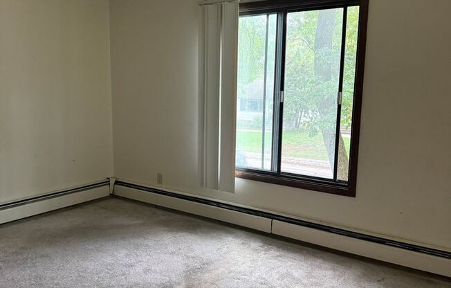 2 beds, 1.5 baths, 905 sqft, $1,460, Unit 35-202