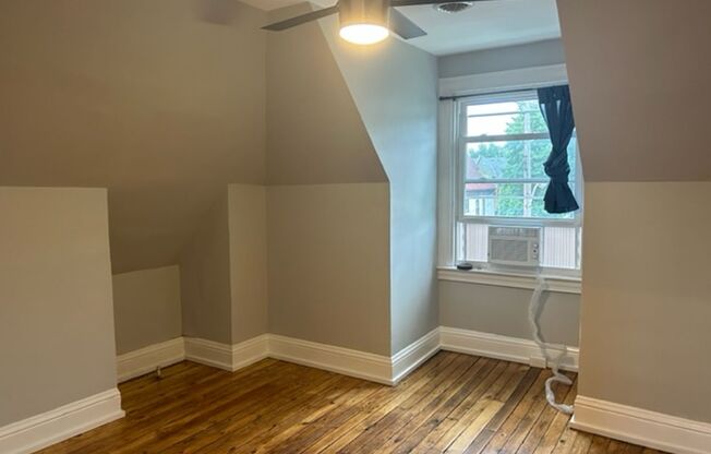 1 bed, 1 bath, 1,000 sqft, $1,375, Unit Apt 4