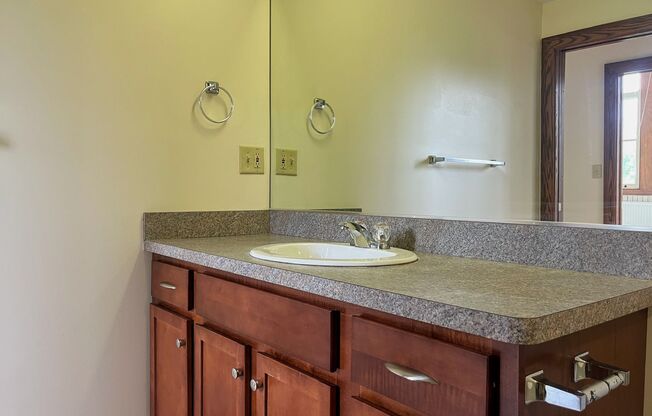 2 beds, 1 bath, 897 sqft, $1,550, Unit 315