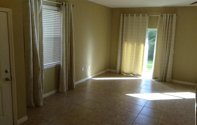 1520 SCARLET OAK LOOP