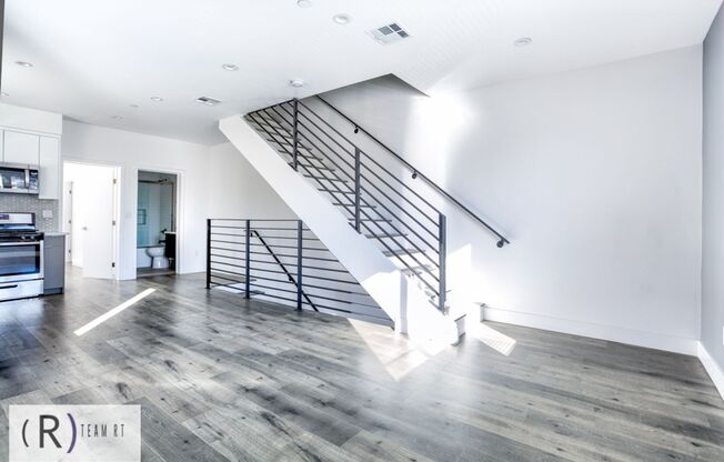 3 beds, 3 baths, 1,565 sqft, $3,600, Unit 11639 1/2 Burbank Blvd