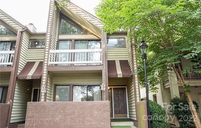 414 W 8 ST