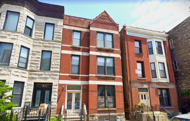 2943 N Halsted