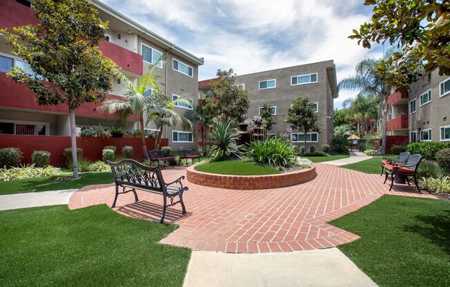 Woodland Hills Apartments courtyard