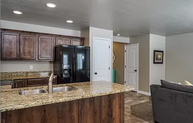 Beautiful 3 bedroom, 2.5 bathroom townhome in Syracuse!