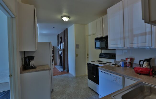 2 beds, 1 bath, $1,985