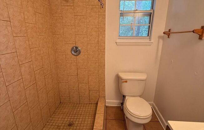 2 beds, 1 bath, $1,000