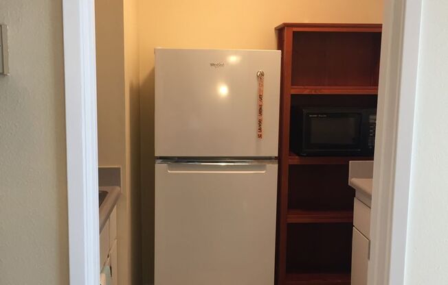 Studio, 1 bath, 400 sqft, $950, Unit 5A