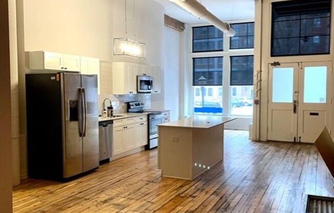 Studio, 1 bath, 982 sqft, $1,550, Unit 111