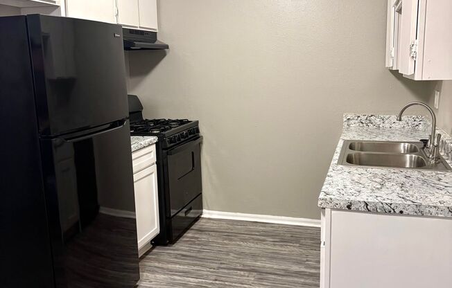 2 beds, 1.5 baths, 832 sqft, $869, Unit 135