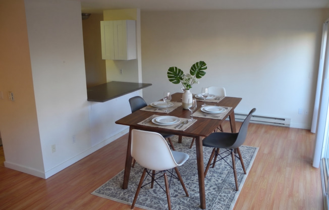 3 beds, 1 bath, $2,895, Unit R-412