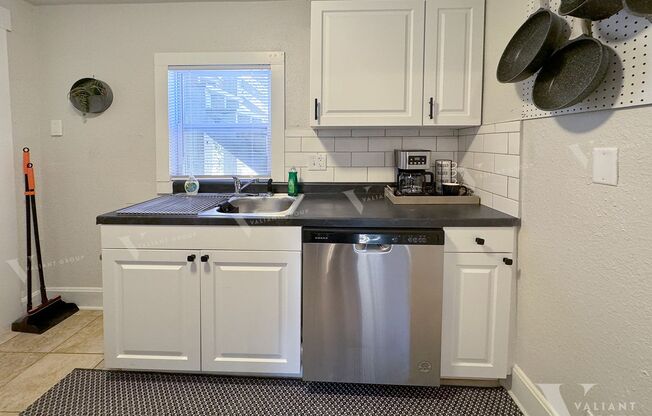 1 bed, 1 bath, $1,175, Unit 311 W State St, #2