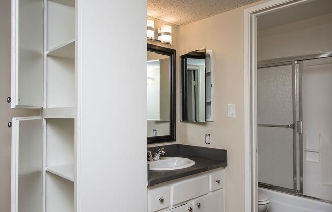 2 beds, 1.5 baths, 990 sqft, $2,395, Unit 242