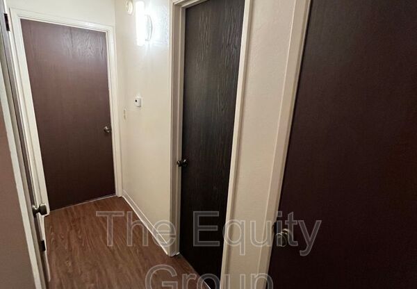 2 beds, 1 bath, 1,000 sqft, $1,350