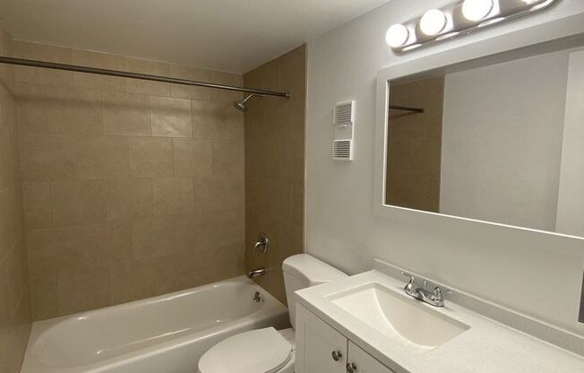 1 bed, 1 bath, 700 sqft, $1,250, Unit 272